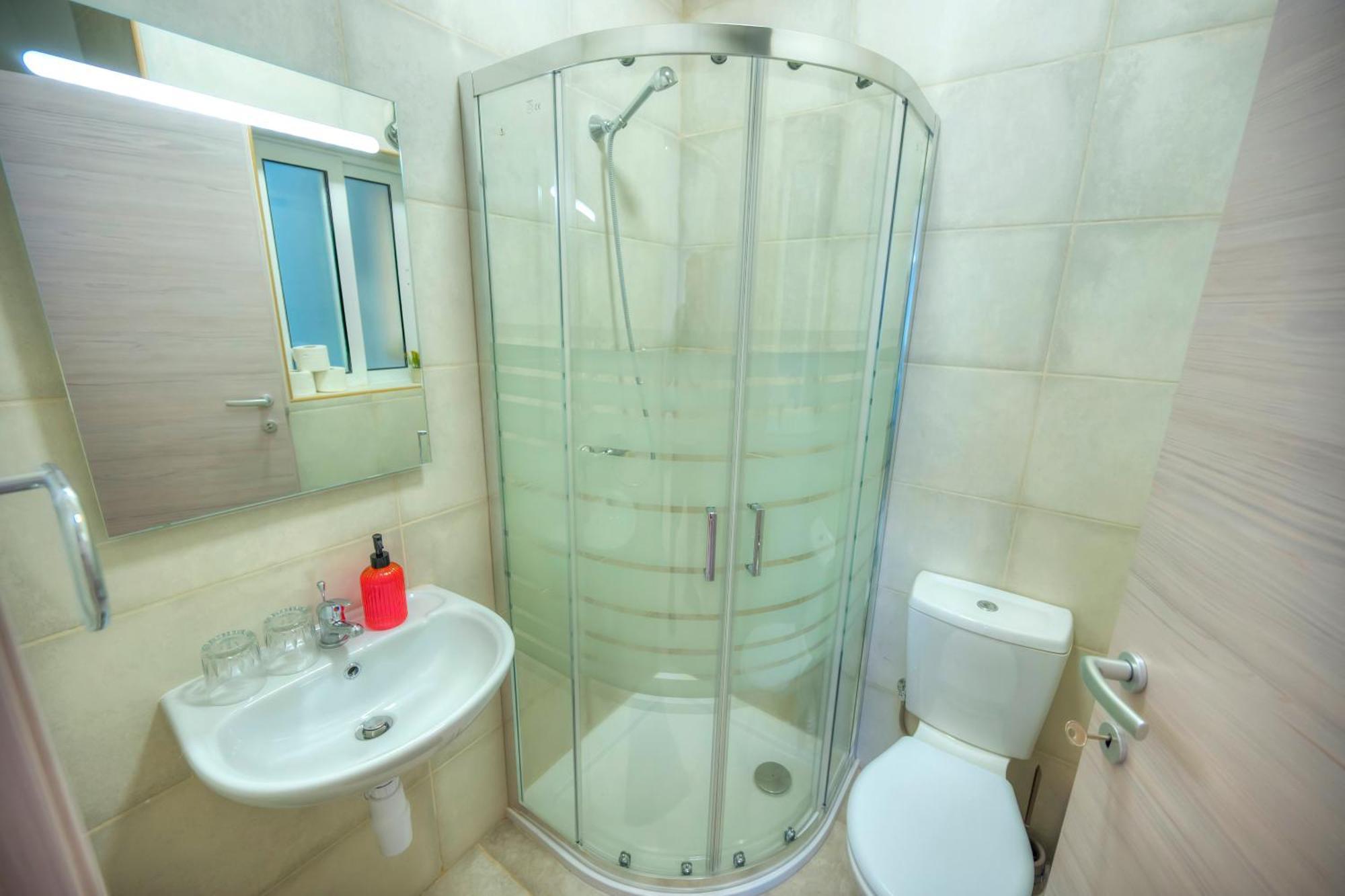 Luxury & Stylish 2bedroom Seafront, Balcony Gogzr-4 Apartment *