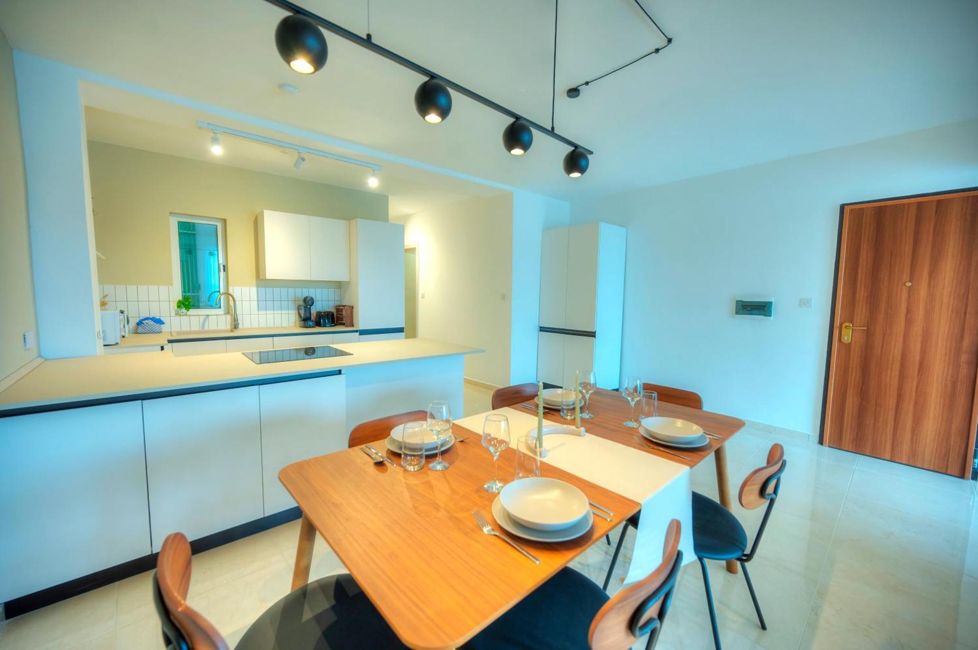 Apartment Luxury & Stylish 2bedroom Seafront, Balcony Gogzr-4 *