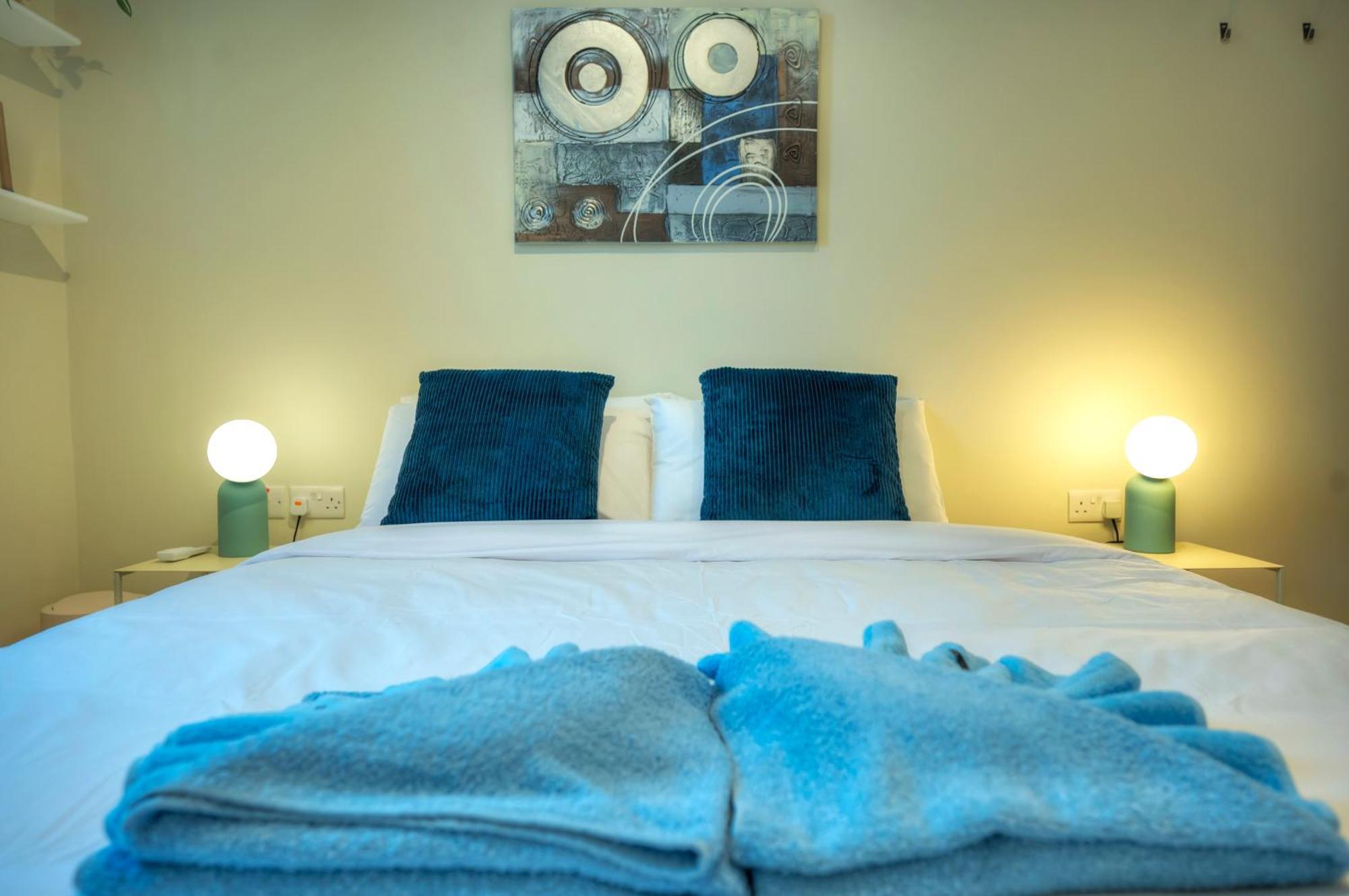 Luxury & Stylish 2bedroom Seafront, Balcony Gogzr-4 *