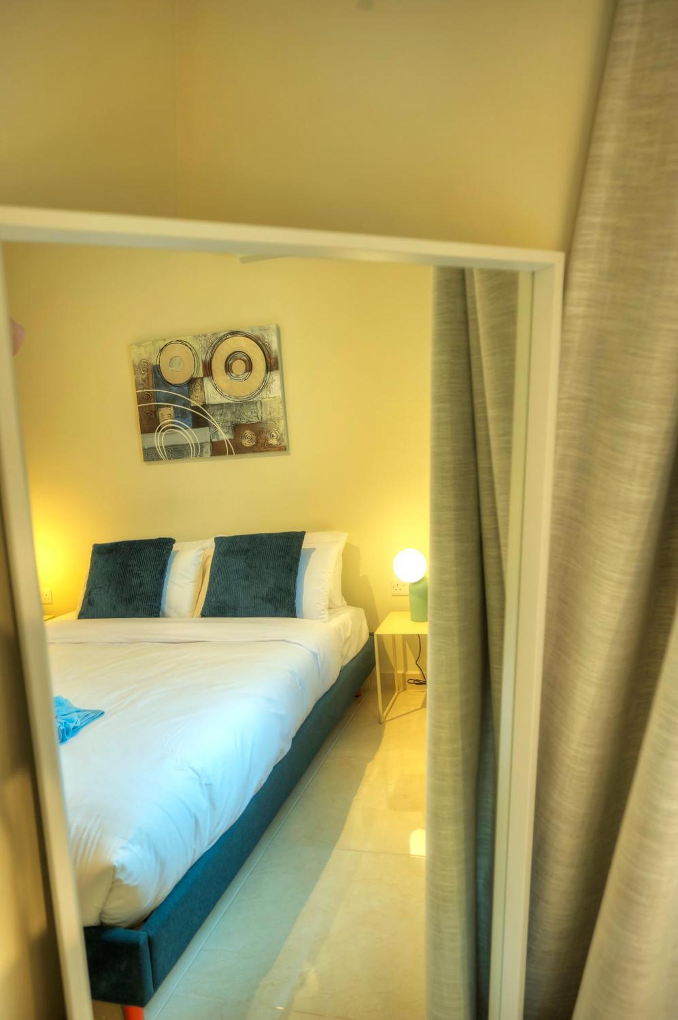 Apartment Luxury & Stylish 2bedroom Seafront, Balcony Gogzr-4 *