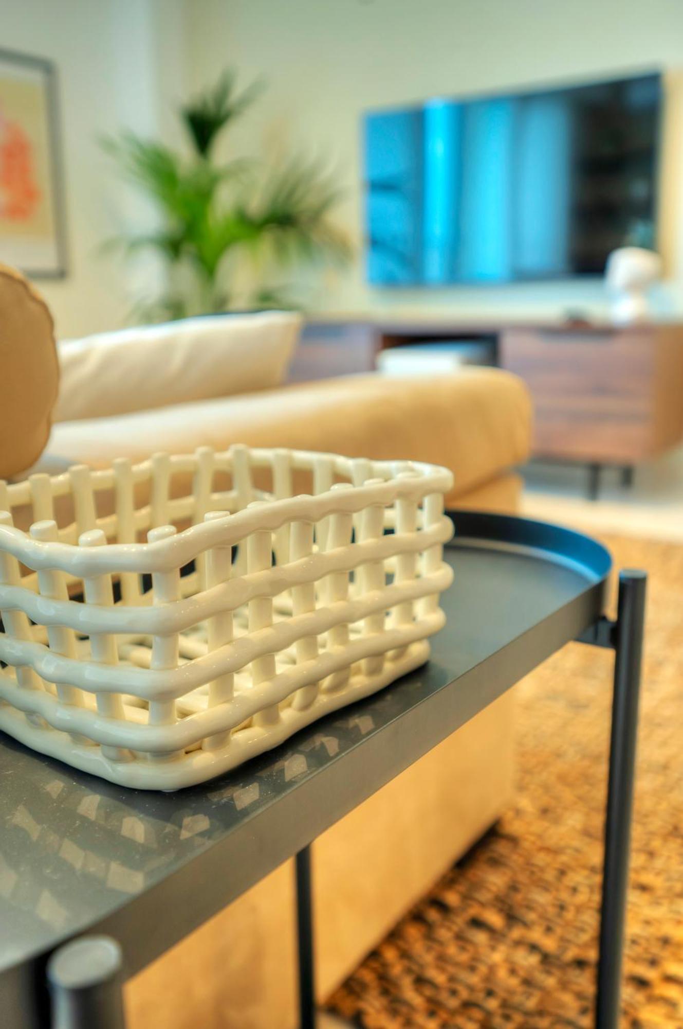 Luxury & Stylish 2bedroom Seafront, Balcony Gogzr-4 *