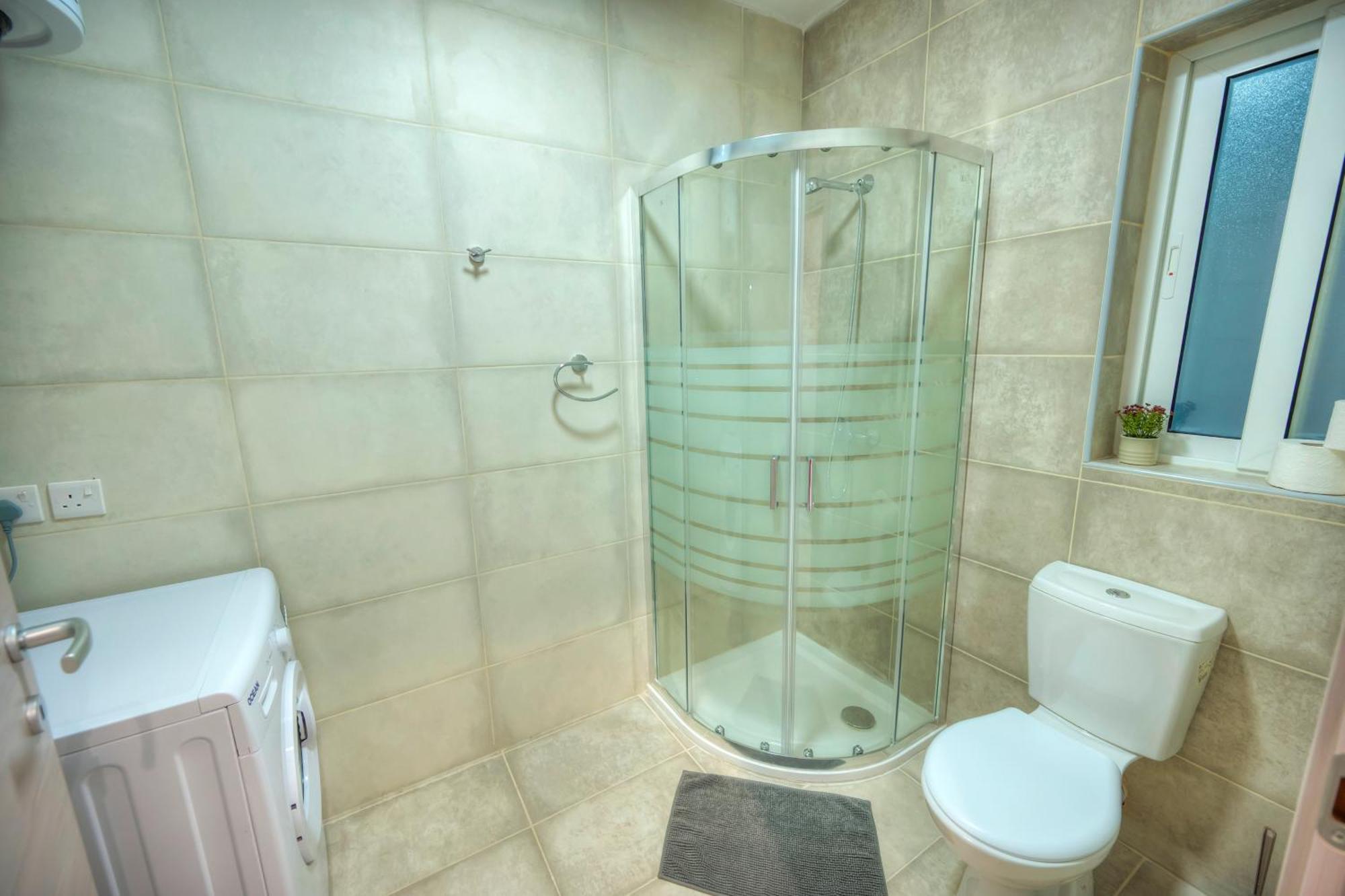 Luxury & Stylish 2bedroom Seafront, Balcony Gogzr-4 *